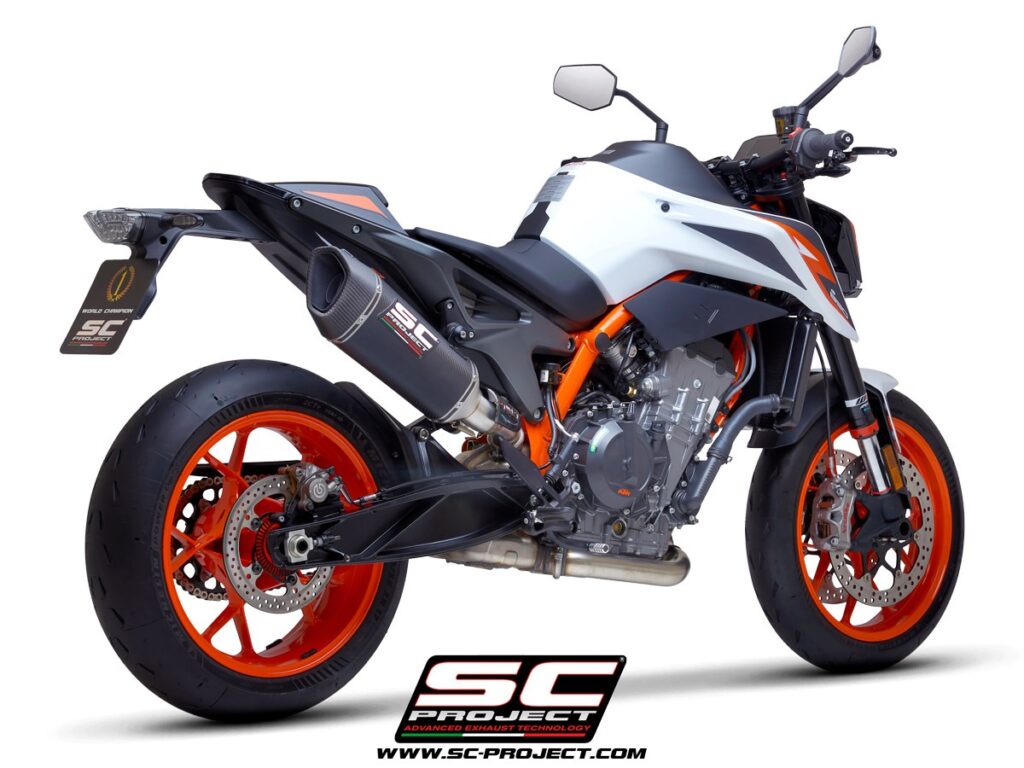 KTM_890-Duke-R_my2020_SC1R-Carbonio_3-4Posteriore