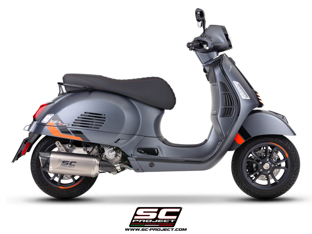 Vespa_GTS 310 SuperSport_2025-2026_SlipOn_Racing_Tourer_Titanium_02-Side