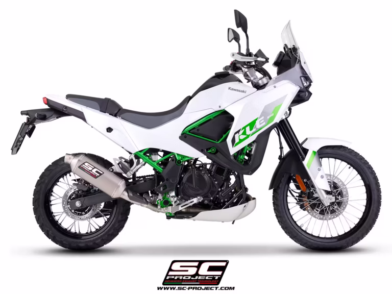 Kawasaki_KLE500_2026_SlipOn_Euro5Plus_RallyRaid_Titanium_High_02-Side
