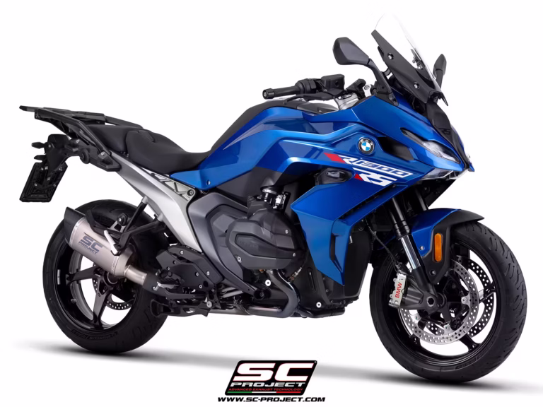 BMW_R1300RS_2026_SlipOn_Euro5Plus_Adventure-R_Titanium_03-3-4Front