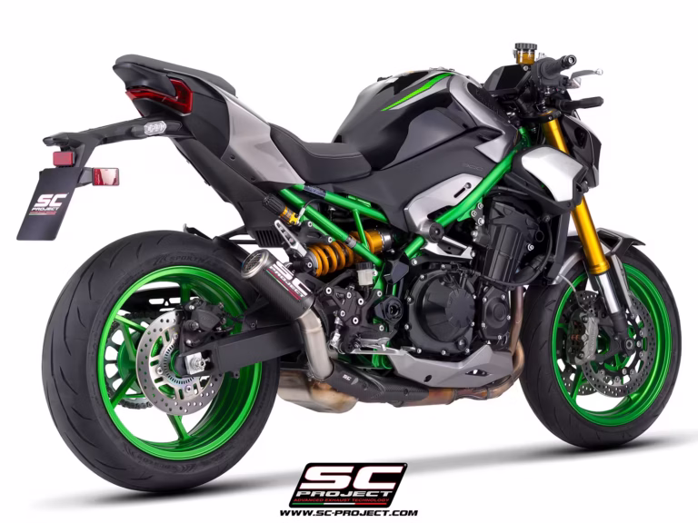 Kawasaki_Z900_2025 - 2026_SlipOn_Euro5Plus_CRT_Carbon_01-3-4Rear