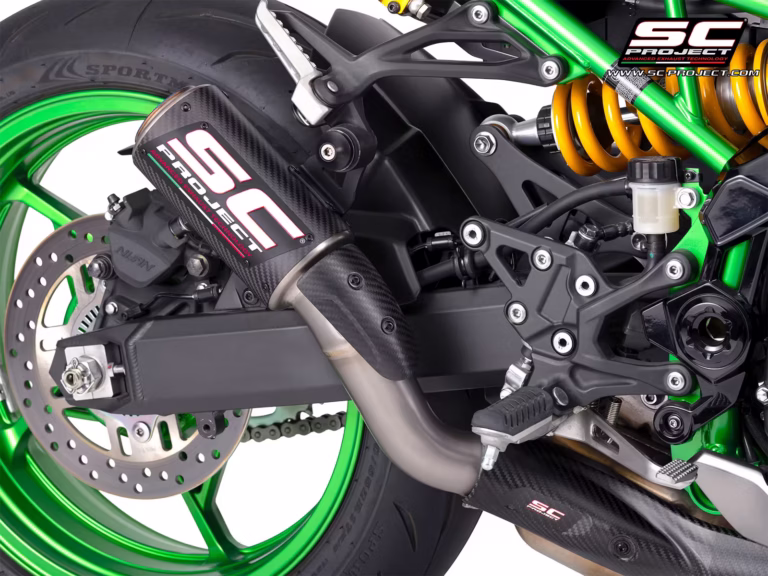 Kawasaki_Z900_2025 - 2026_SlipOn_Euro5Plus_CRT_Carbon_07-Detail