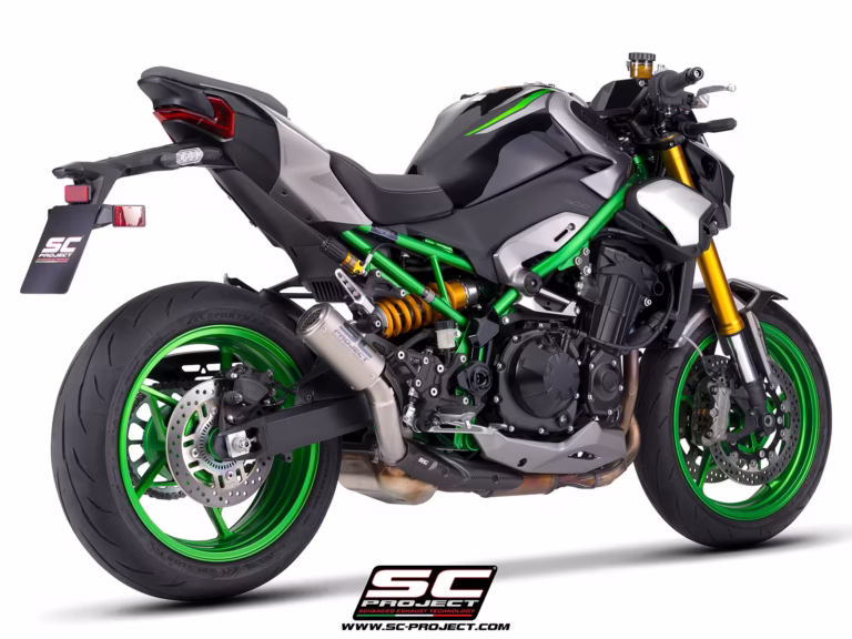 Kawasaki_Z900_2025 - 2026_SlipOn_Euro5Plus_CRT_Titanium_01-3-4Rear